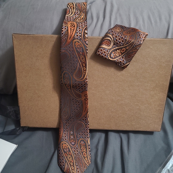 Tie set - Picture 2 of 2